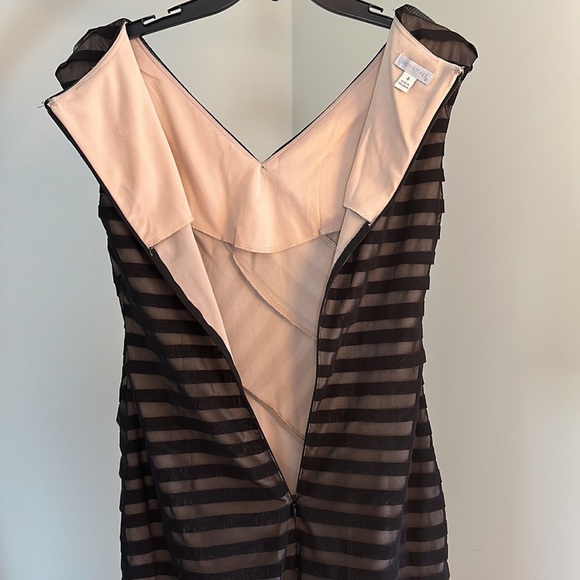 London Times V neck cocktail dress with bias cut and mesh overlay. - Picture 5 of 6